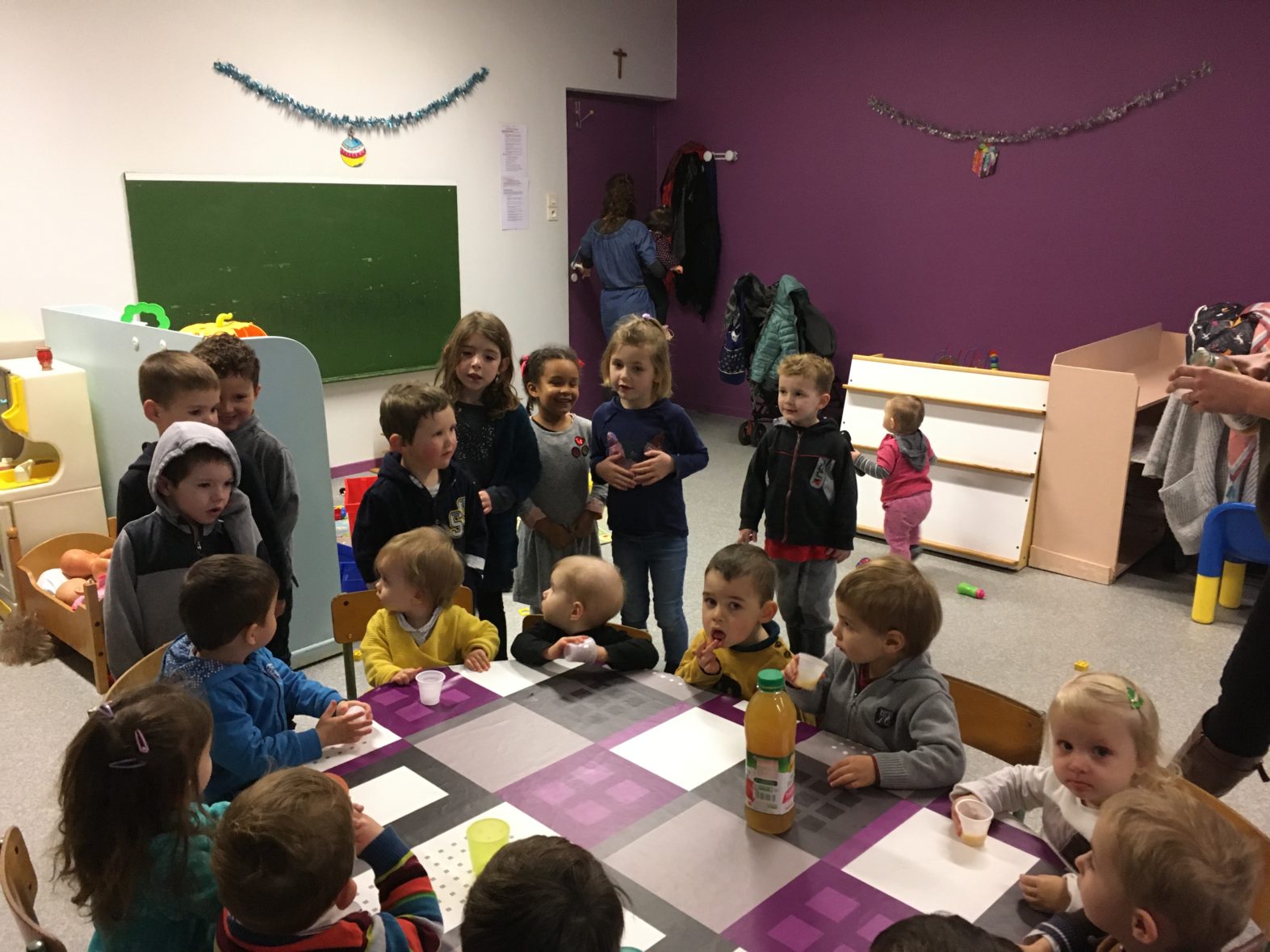 Les maternelles bilingues avec les petits des assistantes maternelles