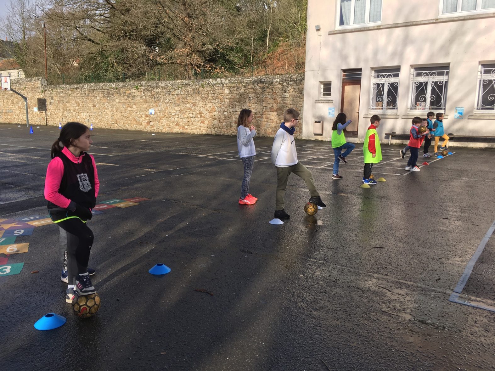 Mell-droad er skol – Foot à l’école