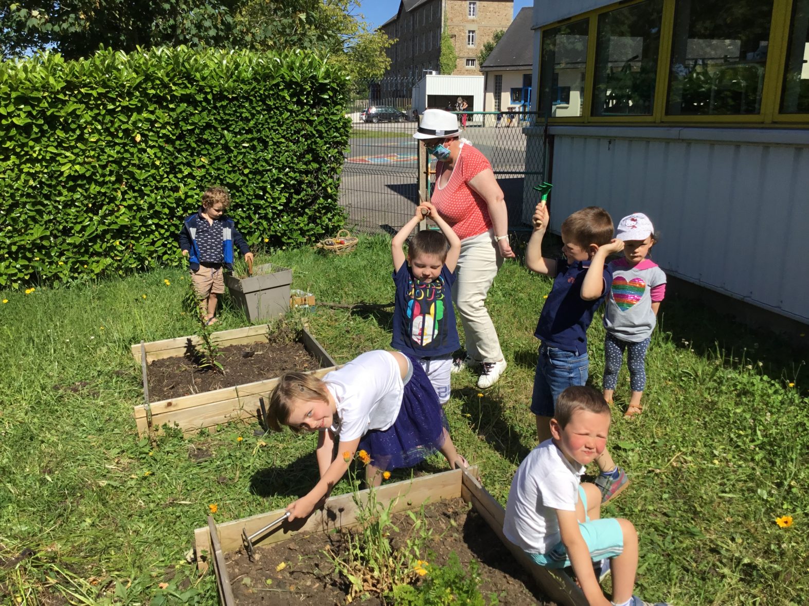 Al liorzh er skol, kreskiñ a ra ! / le jardinage à l’école, ça pousse !!