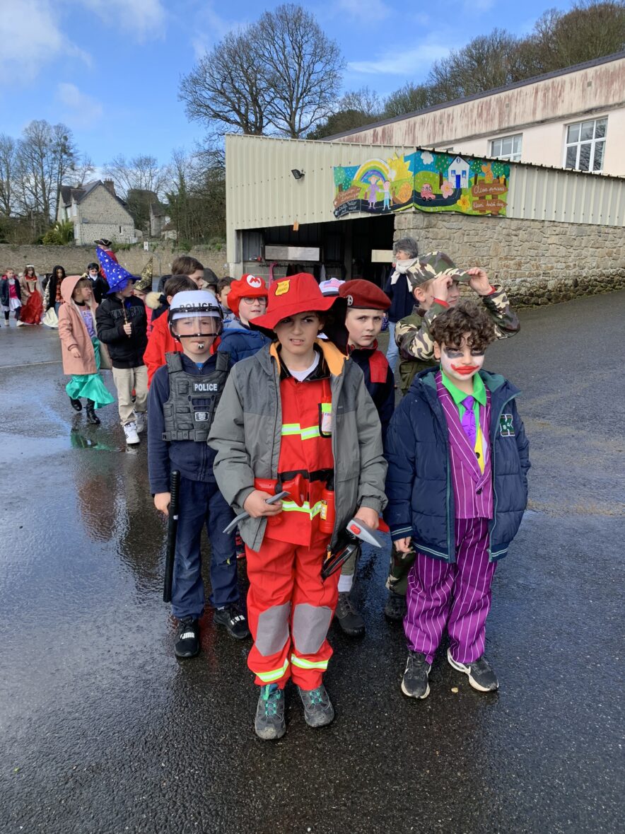 Carnaval : Défilé sous la pluie !